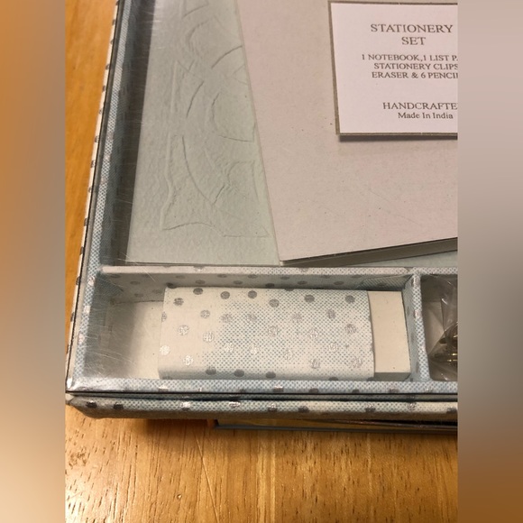NIB Stationary Gift set - Picture 2 of 4